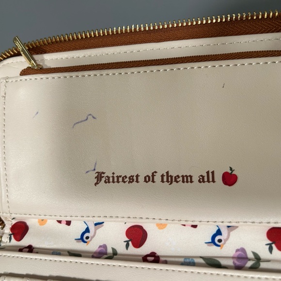 Disney Loungefly Snow White Castle Zipper Wallet Good condition ! make an offer - Picture 3 of 5
